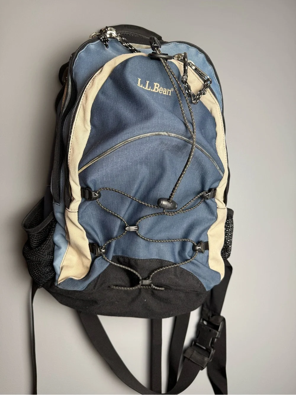 L.L. Bean Vintage 1990s Backpack Very Roomy, Multiple Pockets